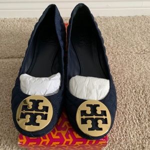 Tory Burch Navy/Gold Quinn Quilted Nylon Size 9